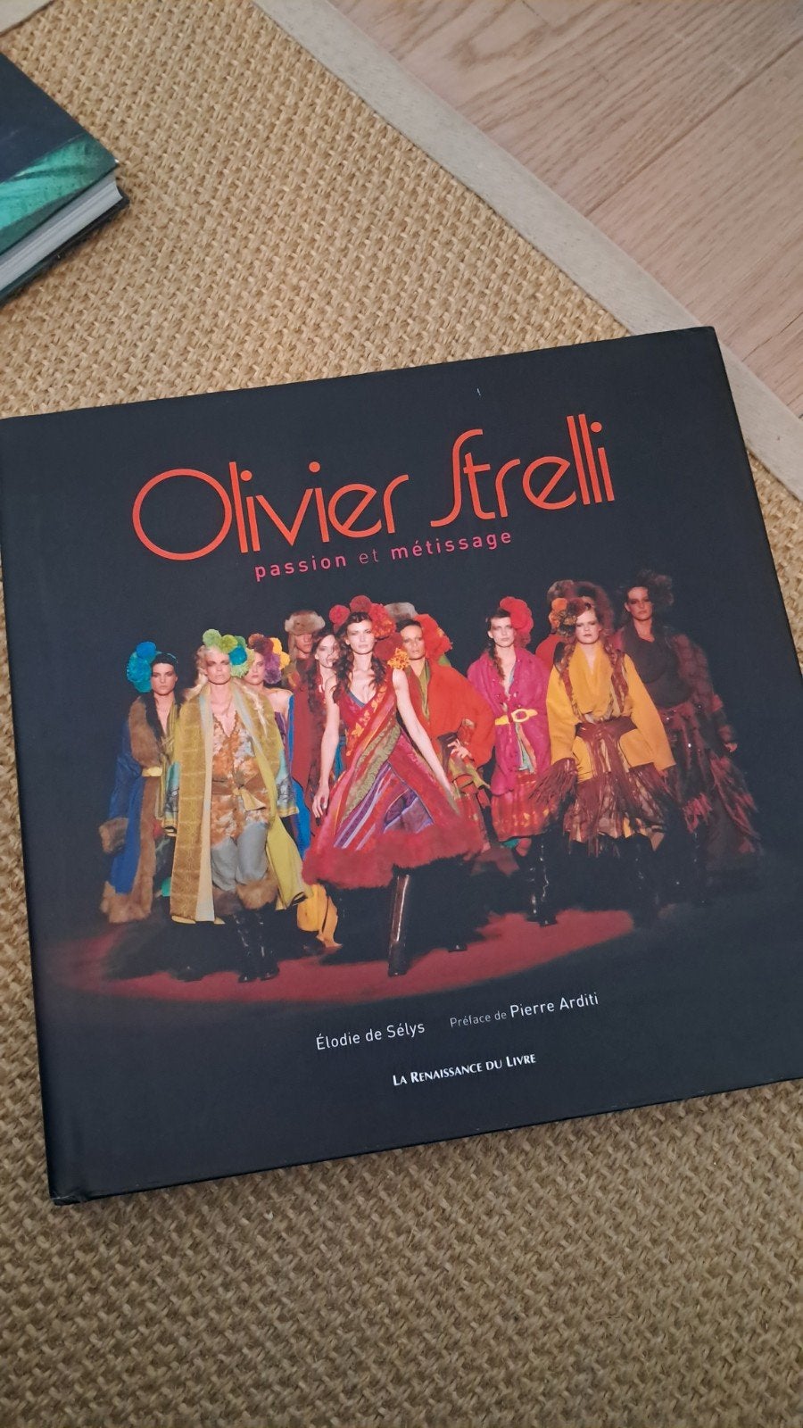 Olivier Strelli, Verzenden
