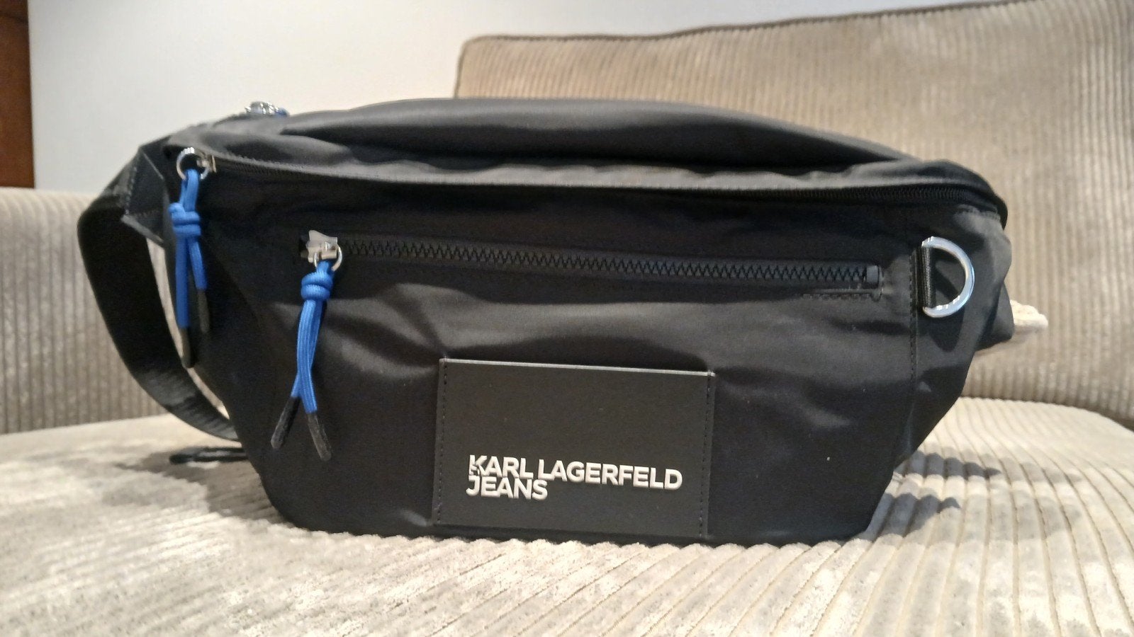 karl lagerfeld jeans heuptasje, Bijoux, Sacs & Beauté, Enlèvement, Comme neuf, Noir, Moins de 40 cm