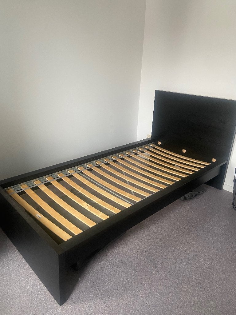 1persoonsbed + matras, 90 cm, Enlèvement, Bois, Noir