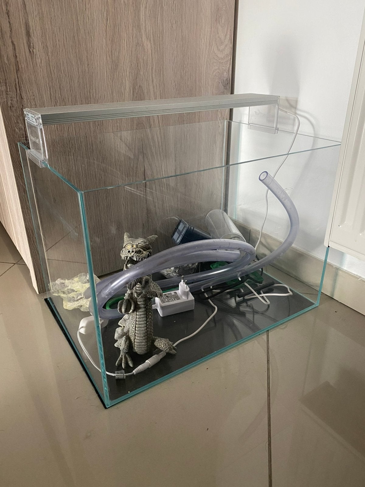 Aquarium van 45 liter + accessoires, Dieren en Toebehoren, Vissen | Aquaria en Toebehoren, Zo goed als nieuw, Leeg aquarium, Inclusief toebehoren