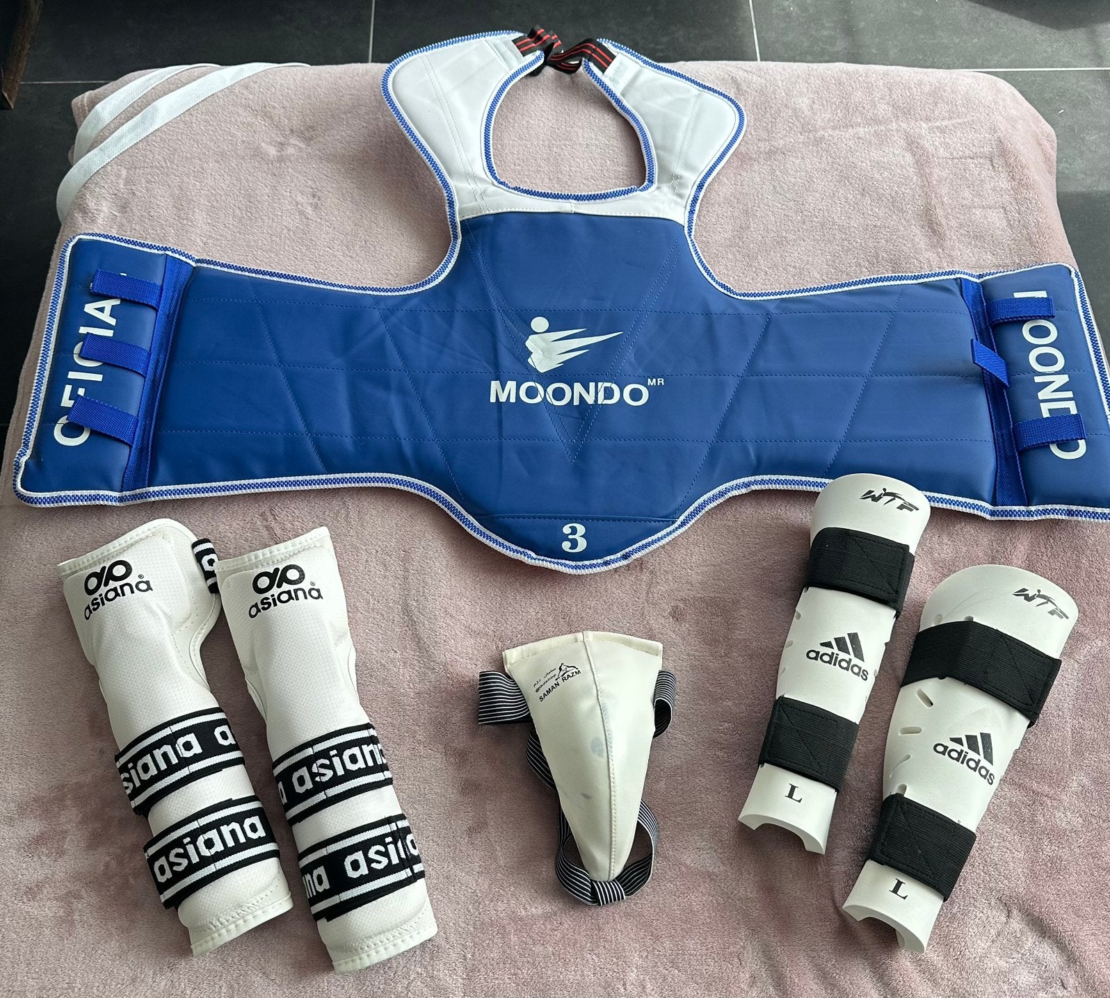 Taekwondo set 2, Sports & Fitness, Enlèvement, Comme neuf, Taekwondo