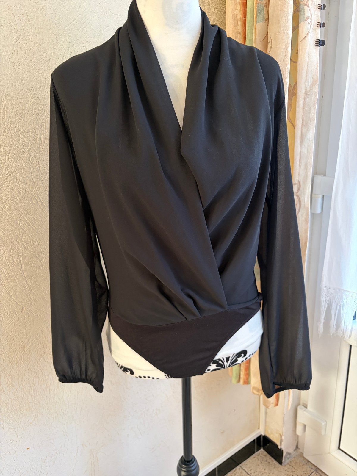 Body chemisier fluide noir Boohoo – Taille S / 38 (UK 10) , Enlèvement ou Envoi, Comme neuf, Noir