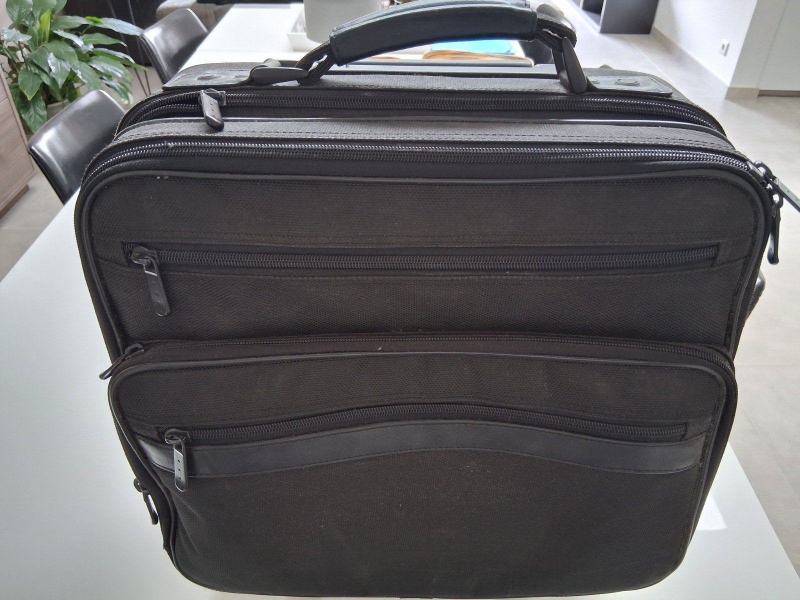 Aktentas trolley met wieltjes zwart, Computers en Software, Laptoptassen, Ophalen of Verzenden, Zo goed als nieuw, Zwart, Trolleytas