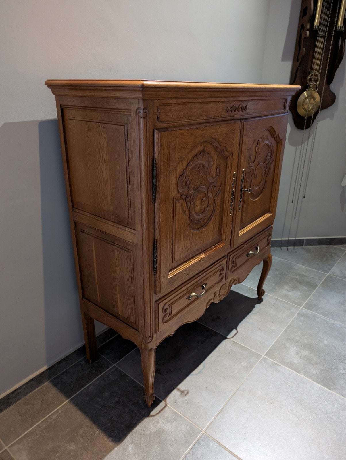 Barkast massief eiken Louis XV stijl, Enlèvement