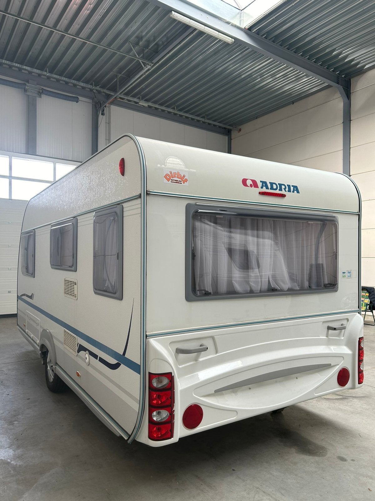 Caravan adria, Caravans en Kamperen, Caravans, Particulier, tot en met 4, 1000 - 1250 kg, Rondzit, Adria, Frans bed, Omvormbare zithoek