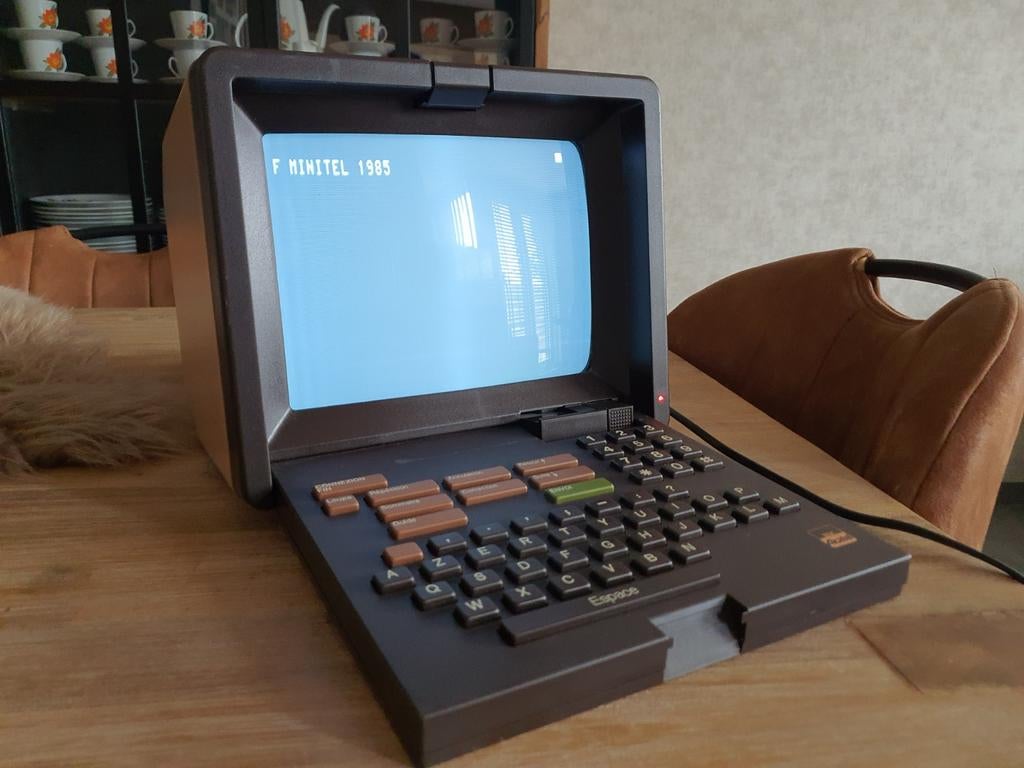 Minitel 1985, Enlèvement