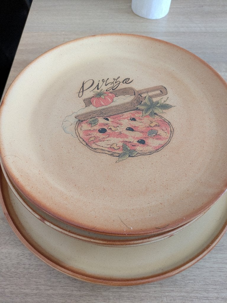 assiettes a pizza, Maison & Meubles, Assiettes(s), Comme neuf, Céramique, Enlèvement