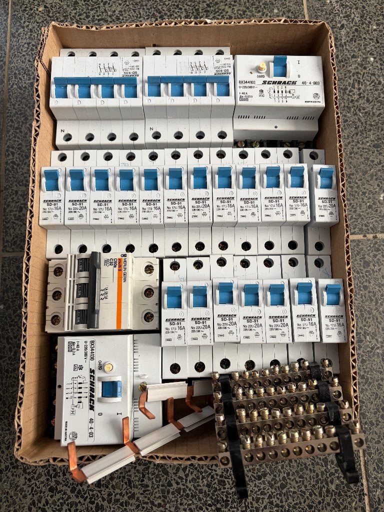 Automatische zekeringen, Bricolage & Construction, Électricité & Câbles, Enlèvement, Utilisé