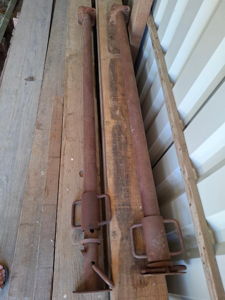 Bouw stippen of schoor, Ophalen