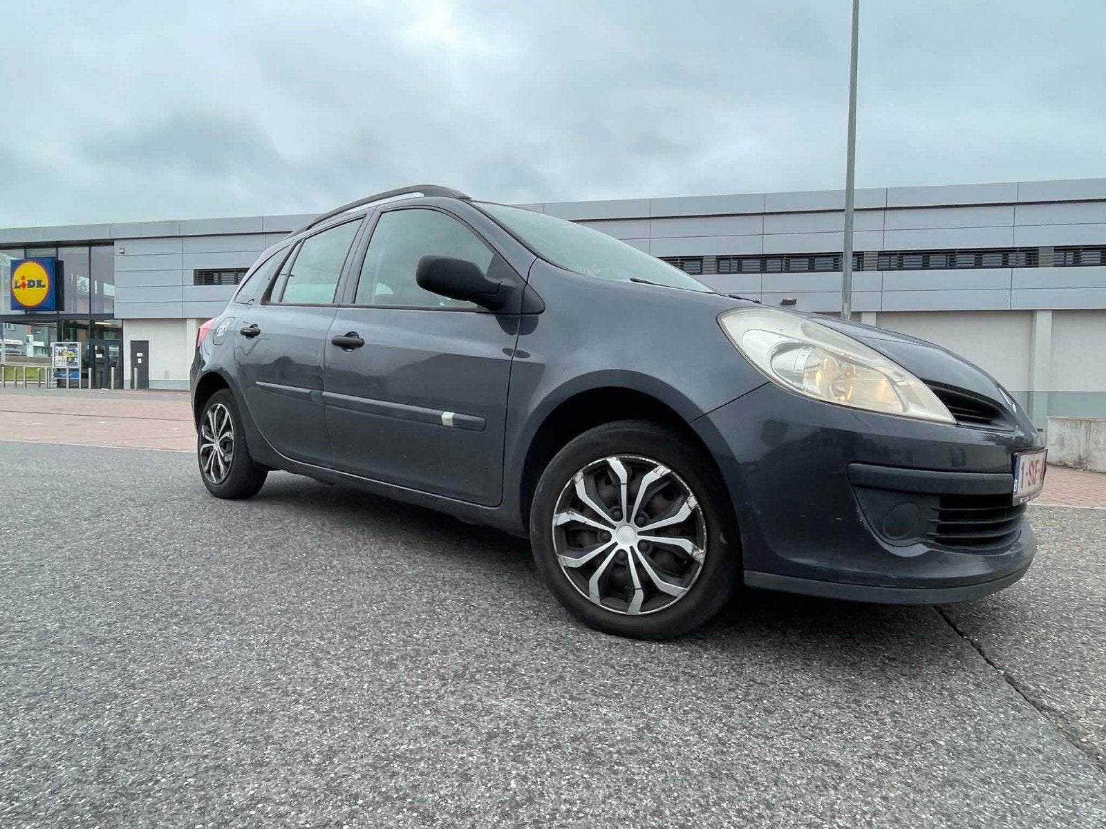 a vendre clio 1200 182000km 2009 possibilité passer au ct, Auto's, Zwart, Overige bekleding, 5 deurs, Particulier