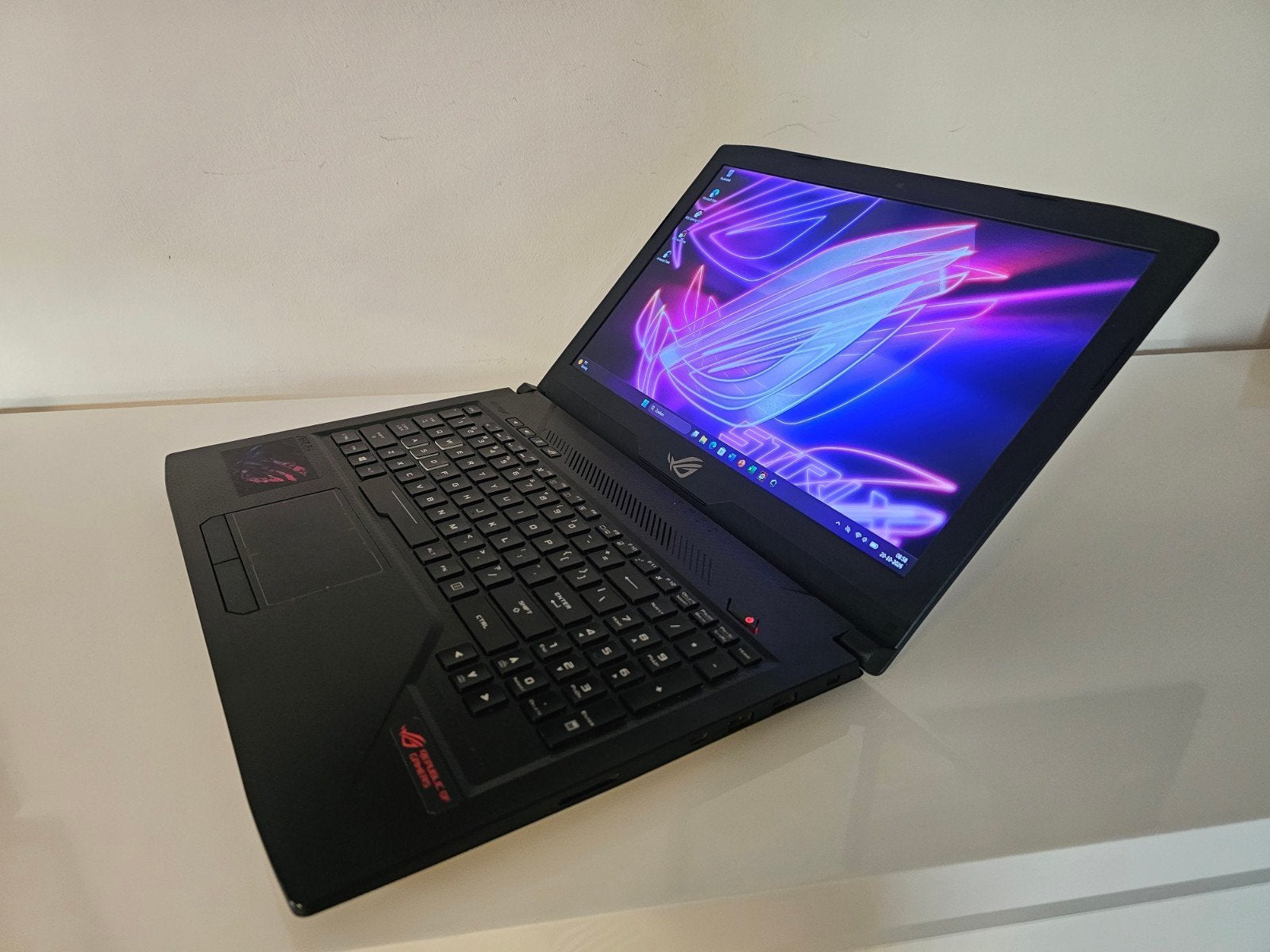 Asus ROG Strix 15" FHD 144Hz Gaming laptop GTX 1070/16GB RAM, 256 GB, Asus ROG Strix, Comme neuf, 3 à 4 Ghz