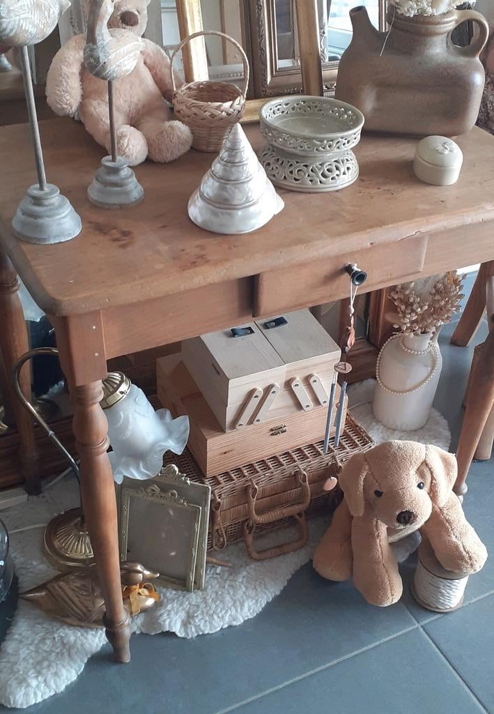 Petite table ancienne en hêtre, Antiquités & Art, Enlèvement
