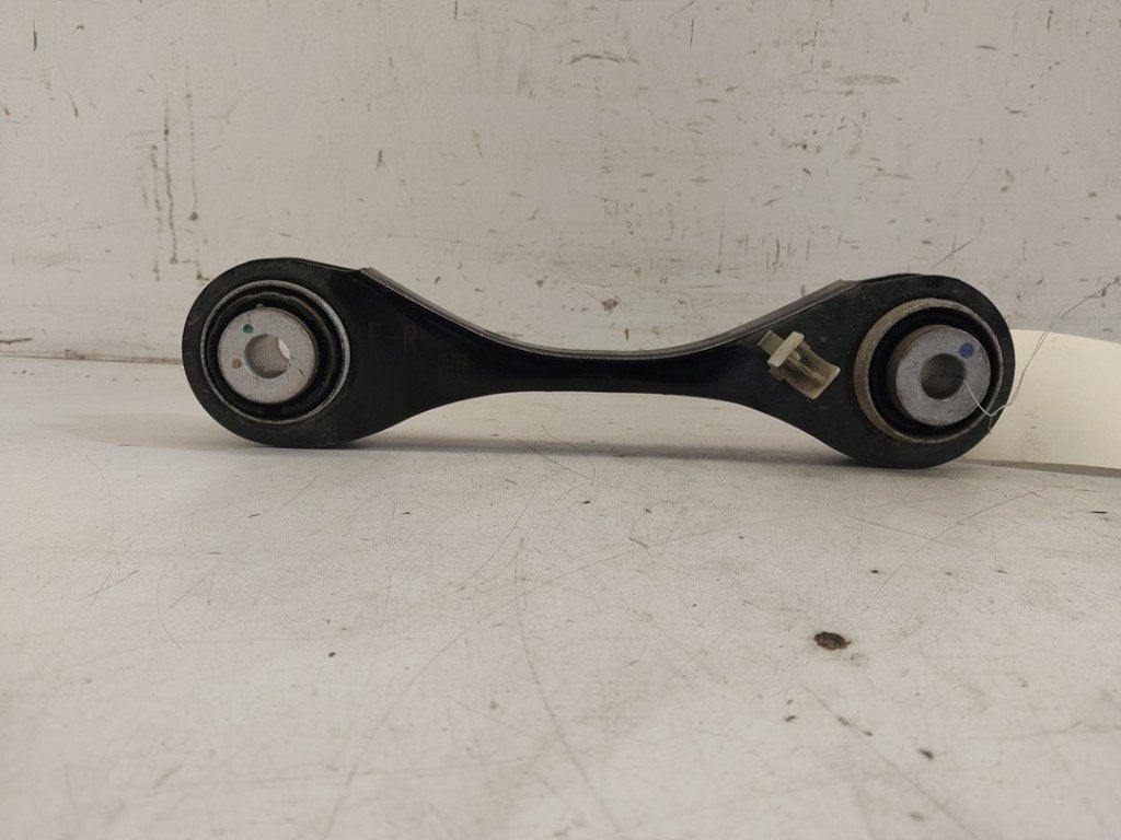 BRAS DE SUSPENSION ARRIÈRE DROIT (|6871498|33306871498|), Utilisé, BMW, Petuelring 130
80809  München, DE, Bayerische Motoren Werke AG