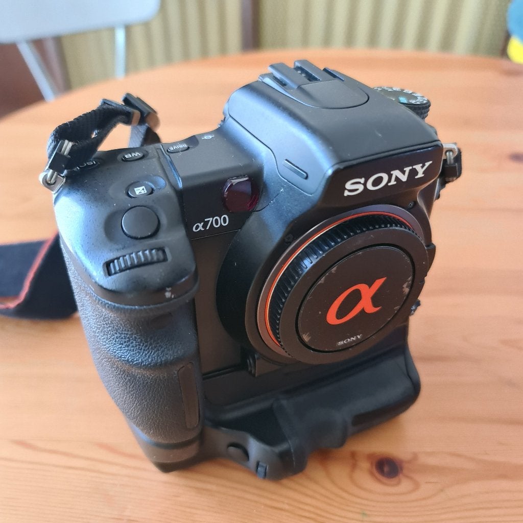Sony A700 body + vertical grip + 2 accus + oplader, Gebruikt, Spiegelreflex, Ophalen of Verzenden, Sony