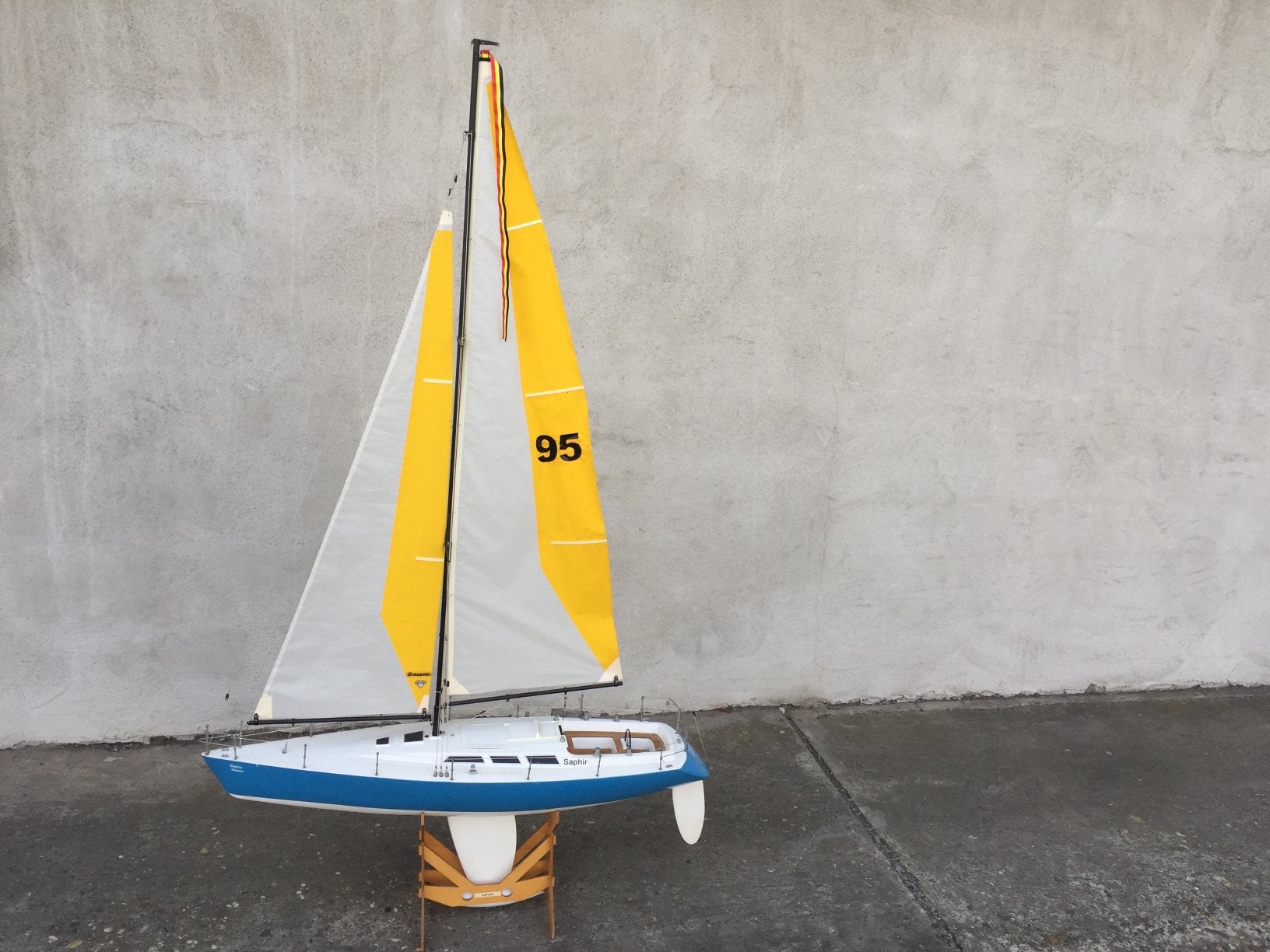Graupner saphir zeilboot in prachstaat + servo + winch servo, Ophalen of Verzenden, Zo goed als nieuw