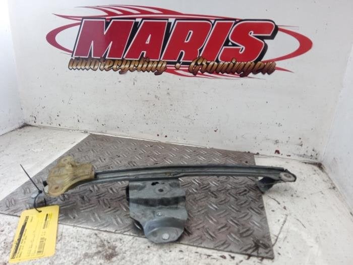 Mécanique vitre 4portes avant gauche d'un Renault Clio, -, Renault, -, 3 mois de garantie