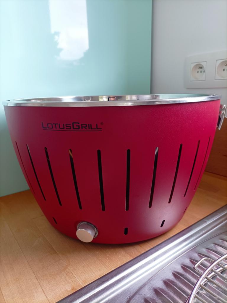 LotusGrill Classic Diameter 32cm, Tuin en Terras, Houtskoolbarbecues, Gebruikt, Met accessoires, Ophalen