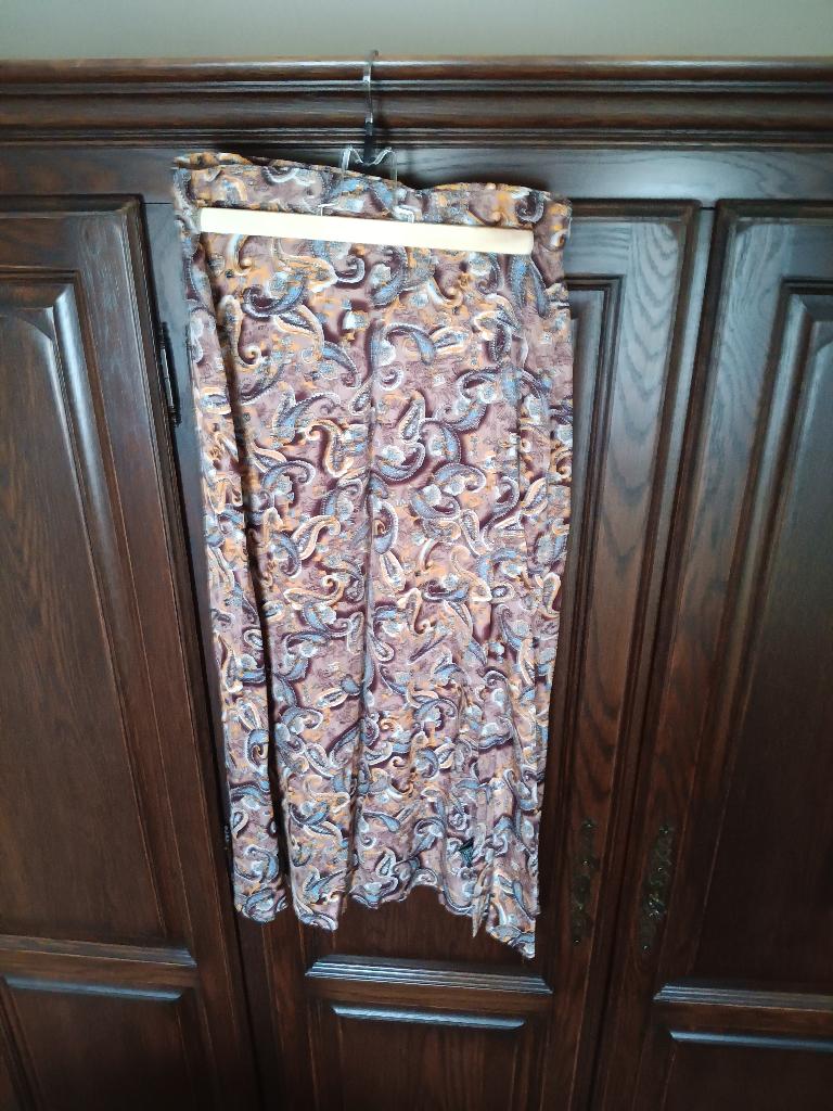 rok met bijhorende blouze, Enlèvement, Comme neuf, Taille 38/40 (M), Sous le genou