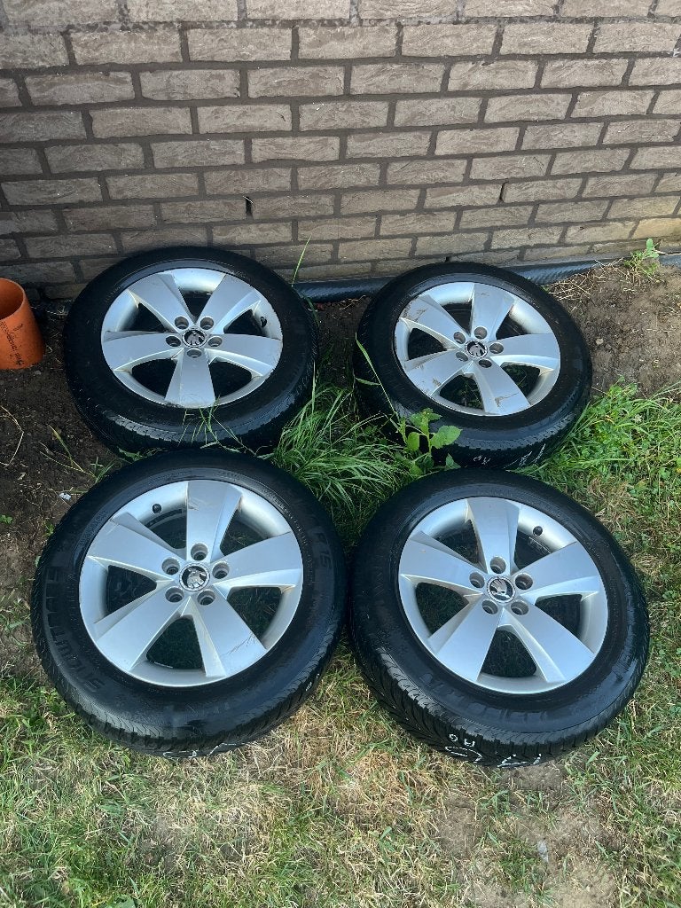 4 jantes skoda fabia 2015 15 pouce  pneux hiver peu utilisé, Ophalen, Gebruikt, 15 inch, Velg(en)