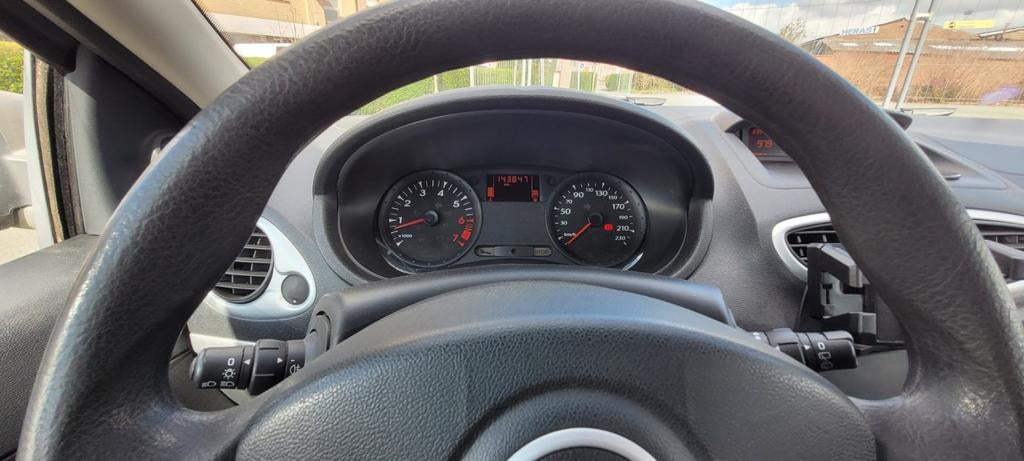 Renault Clio 2012 grandtour 1.2 16v essence, Autos, Renault, Euro 5, Achat, Barres de toit, Break