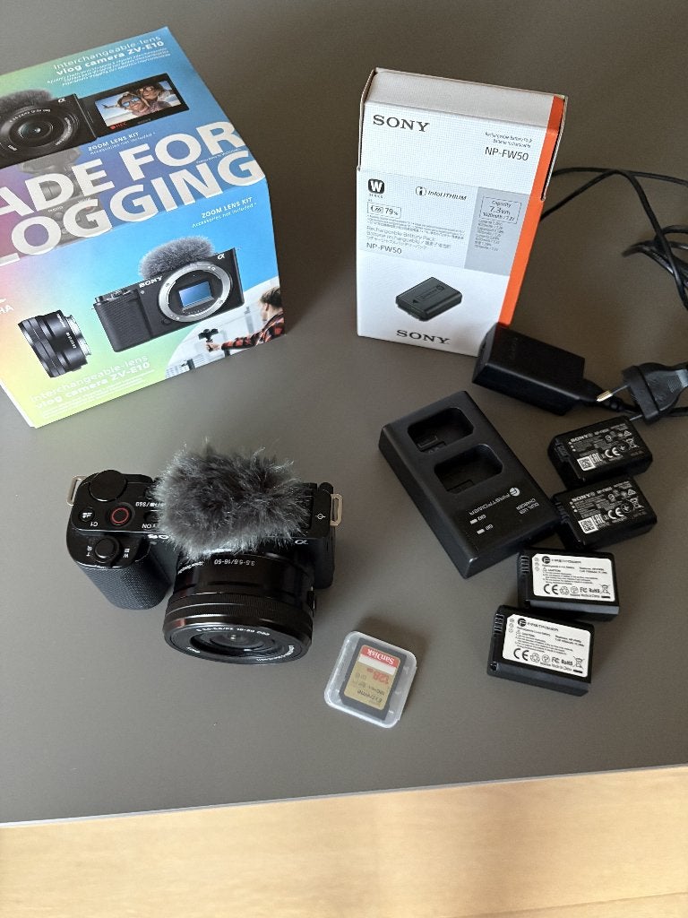 Vlog Camera Sony ZV-E10, kit lens en SDXC 128GB V30, Ophalen, Compact, Zo goed als nieuw, Sony