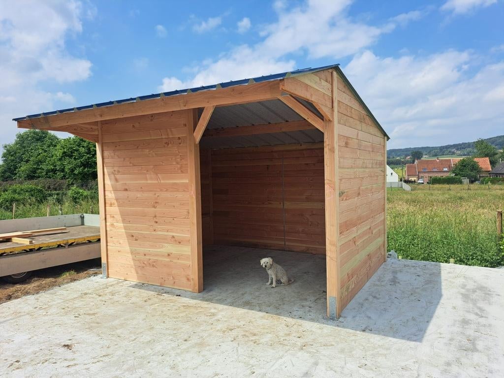 Abri 3x4m avec paroi avant  En stock !, Animaux & Accessoires, Box & Pâturages, Mise à l'étable, 2 ou 3 chevaux ou poneys