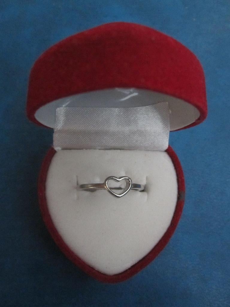 Bague - couleur argentée - cœur (NOUVEAU), Bijoux, Sacs & Beauté, Bagues, Neuf, Enlèvement ou Envoi, Fer ou Acier, Plus petit que 17