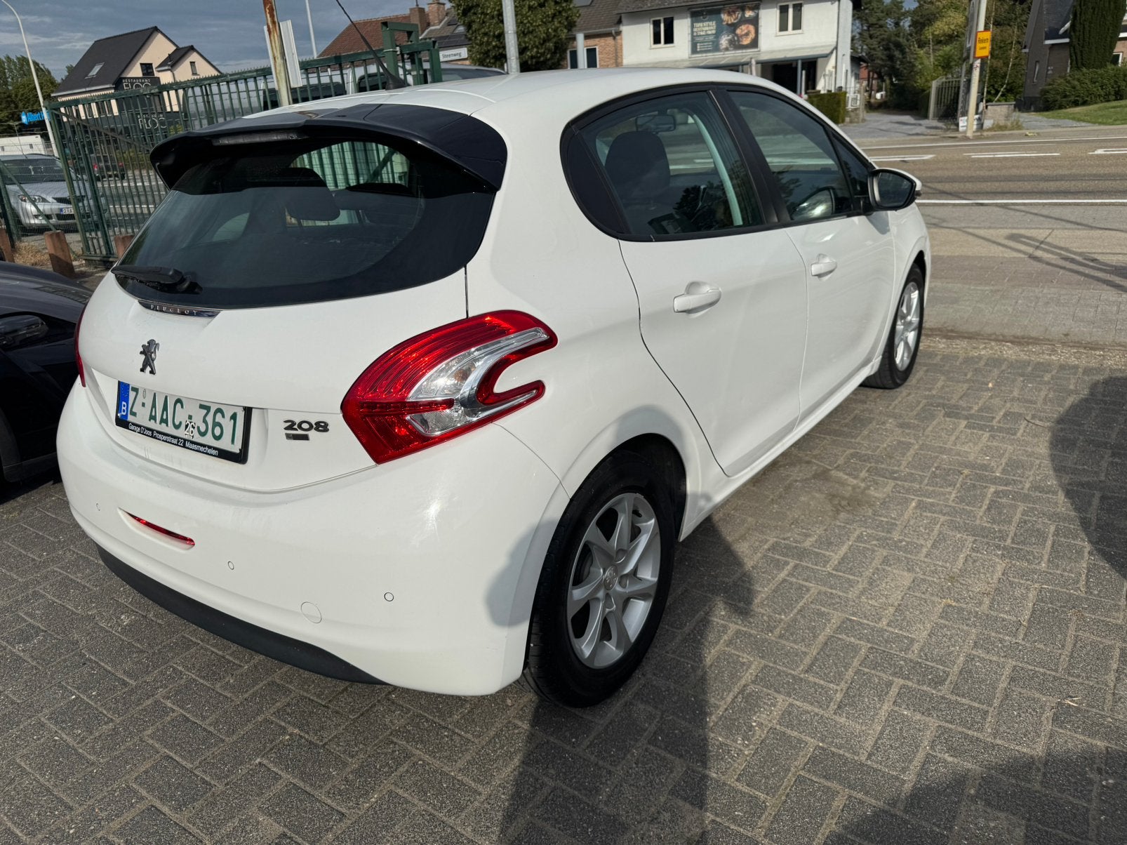 Peugeot 208 automaat 1.2 benzine, Auto's, Peugeot, Automaat, Stof, Zwart, Wit