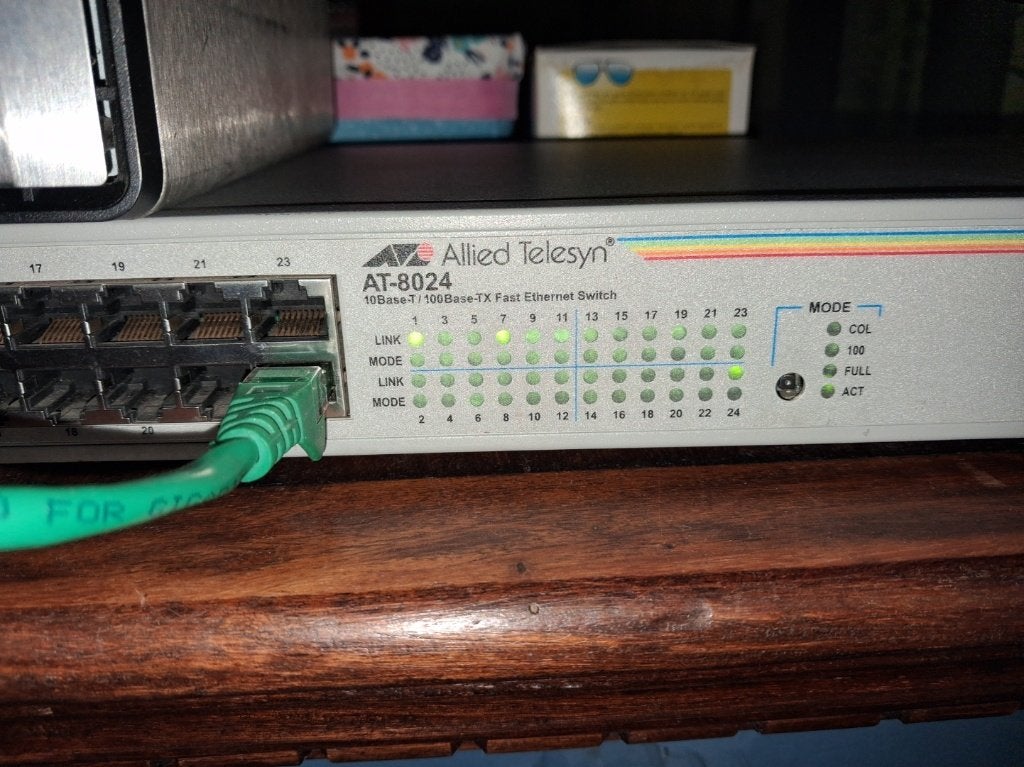 AT 8024 ethernet switch 24 x 100Mb, Computers en Software, Netwerk switches, Ophalen, Gebruikt