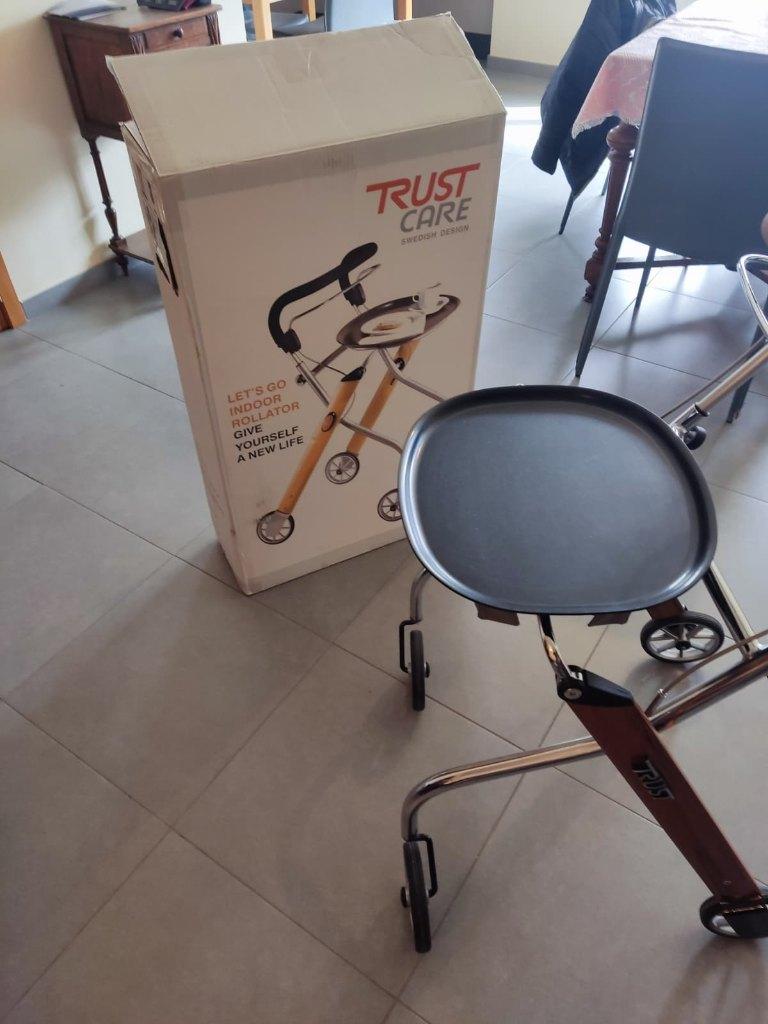 Rollator voor binnen gebruik - Trust - Let's Go, Diversen, Ophalen of Verzenden, Opvouwbaar, Zo goed als nieuw