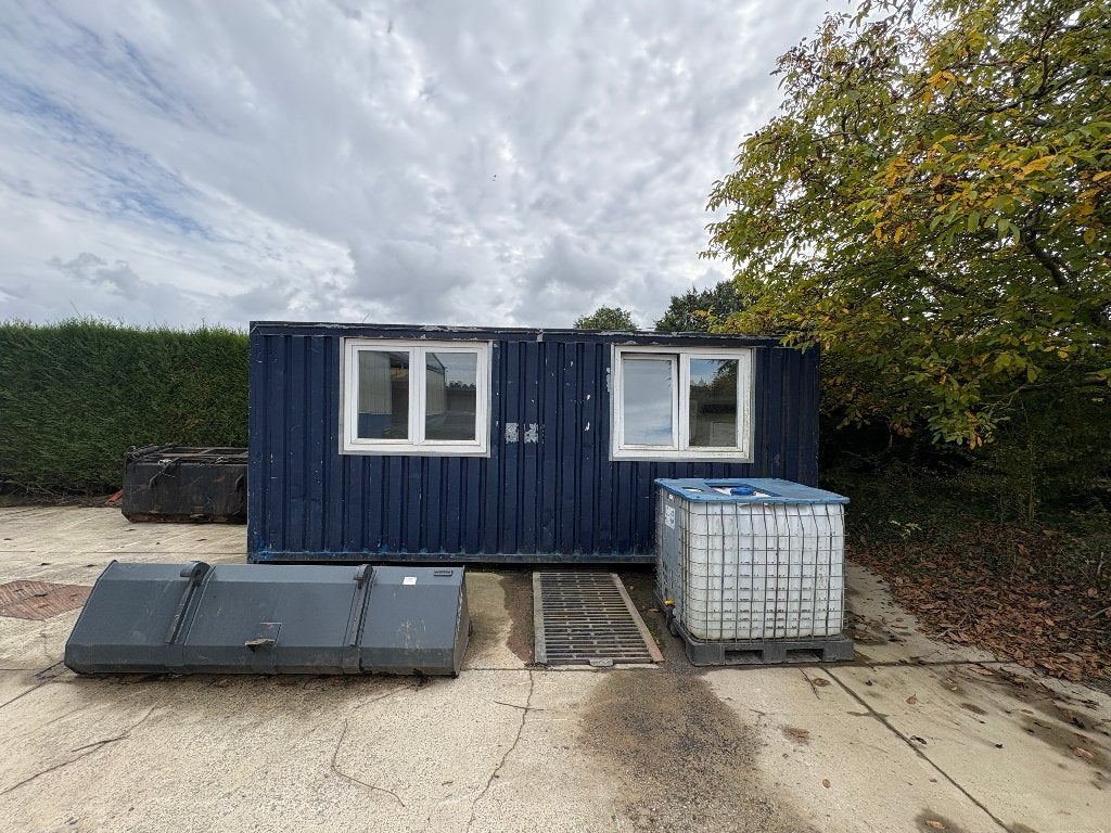 Container bureau, Enlèvement