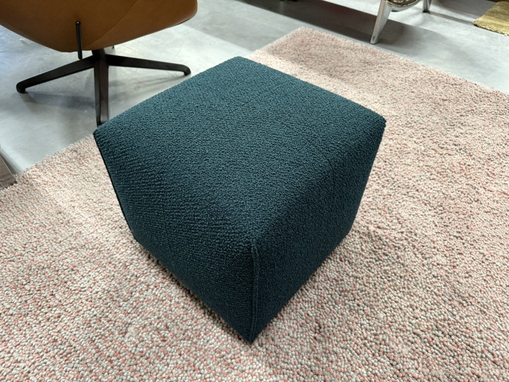 Nieuw Eyye Kub Poef peacock stof design hocker kruk, Huis en Inrichting, Zetels | Voetbanken en poefs, Minder dan 50 cm, Vierkant
