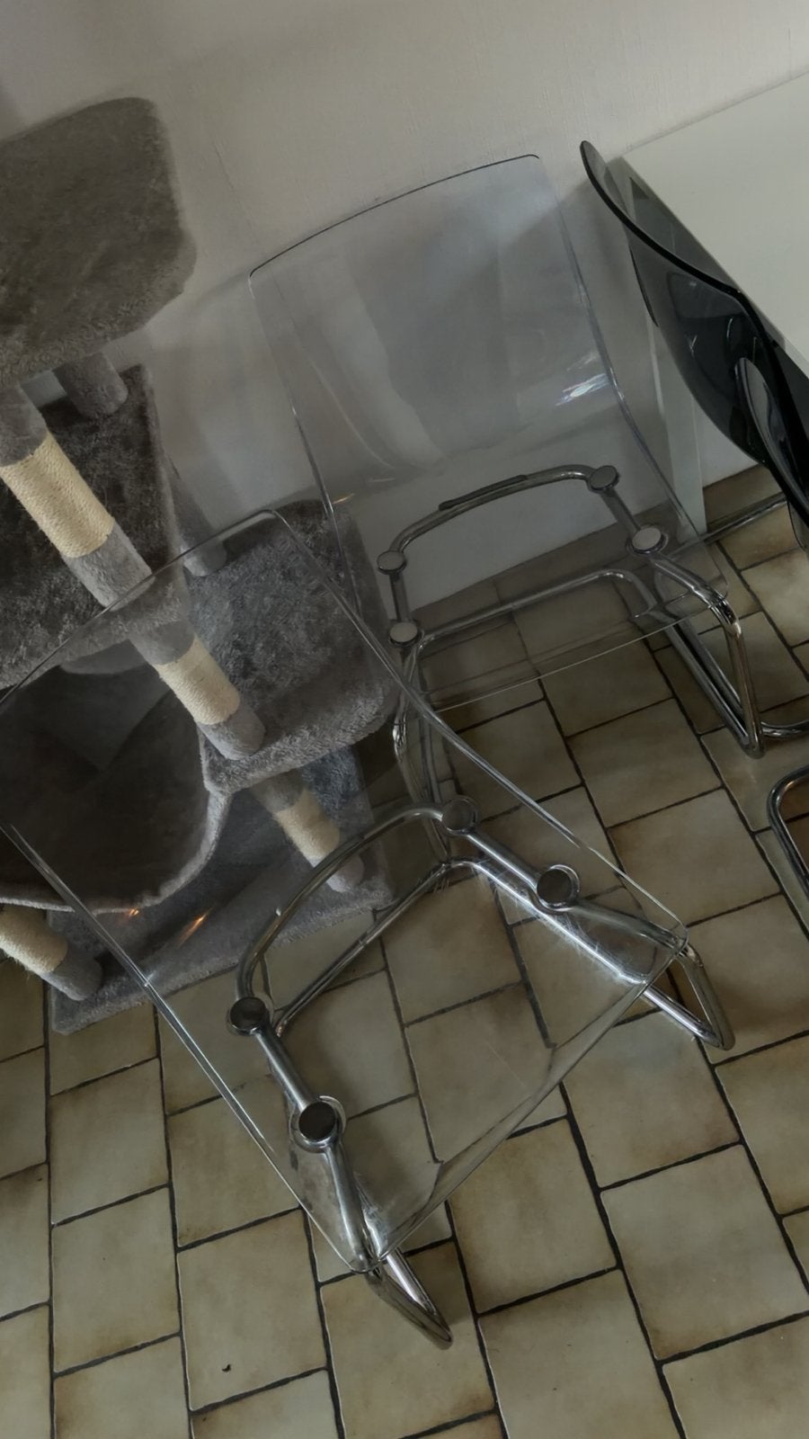 2 chaises, Enlèvement