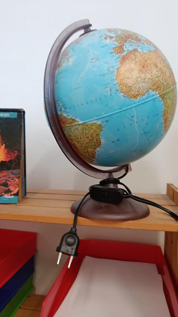 wereld bol lampje, Huis en Inrichting, Woonaccessoires | Wereldbollen, Ophalen, Zo goed als nieuw
