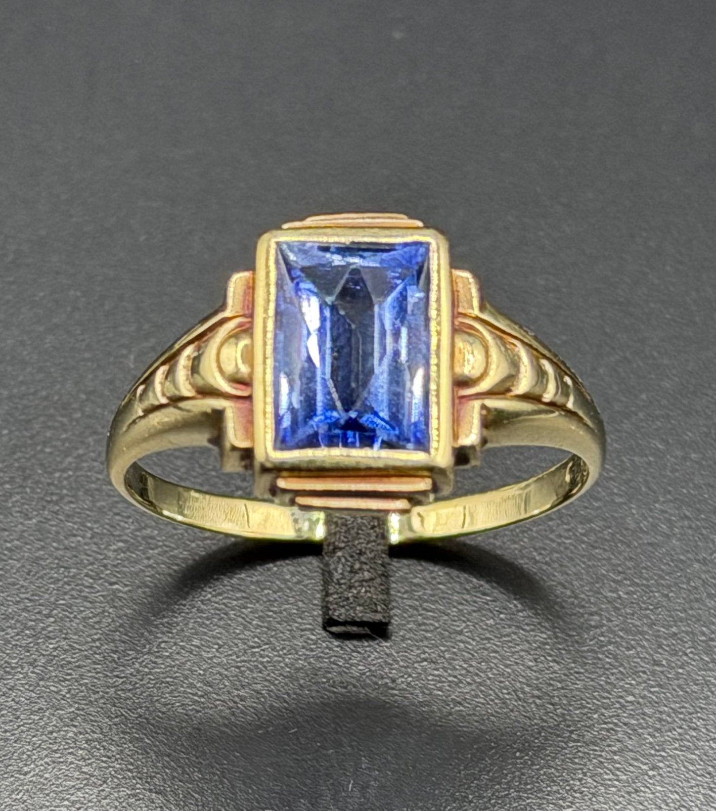 14K ring met prachtige 1.83ct lichtblauwe Saffier- 17,5mm, Geel, Ophalen of Verzenden, 17 tot 18, Met edelsteen