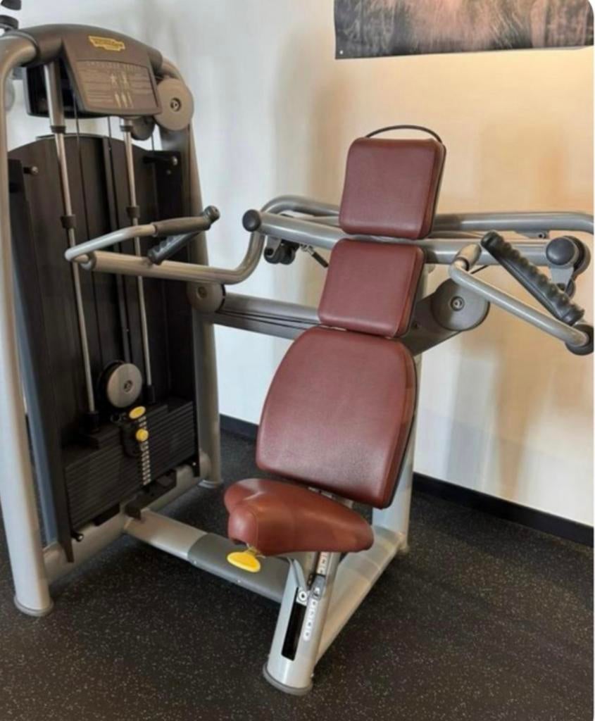 TECHNOGYM SELECTION TRACTION  /ROW OF SHOULDER ZWART/bordeau, Sport en Fitness, Ophalen of Verzenden, Zo goed als nieuw, Rug