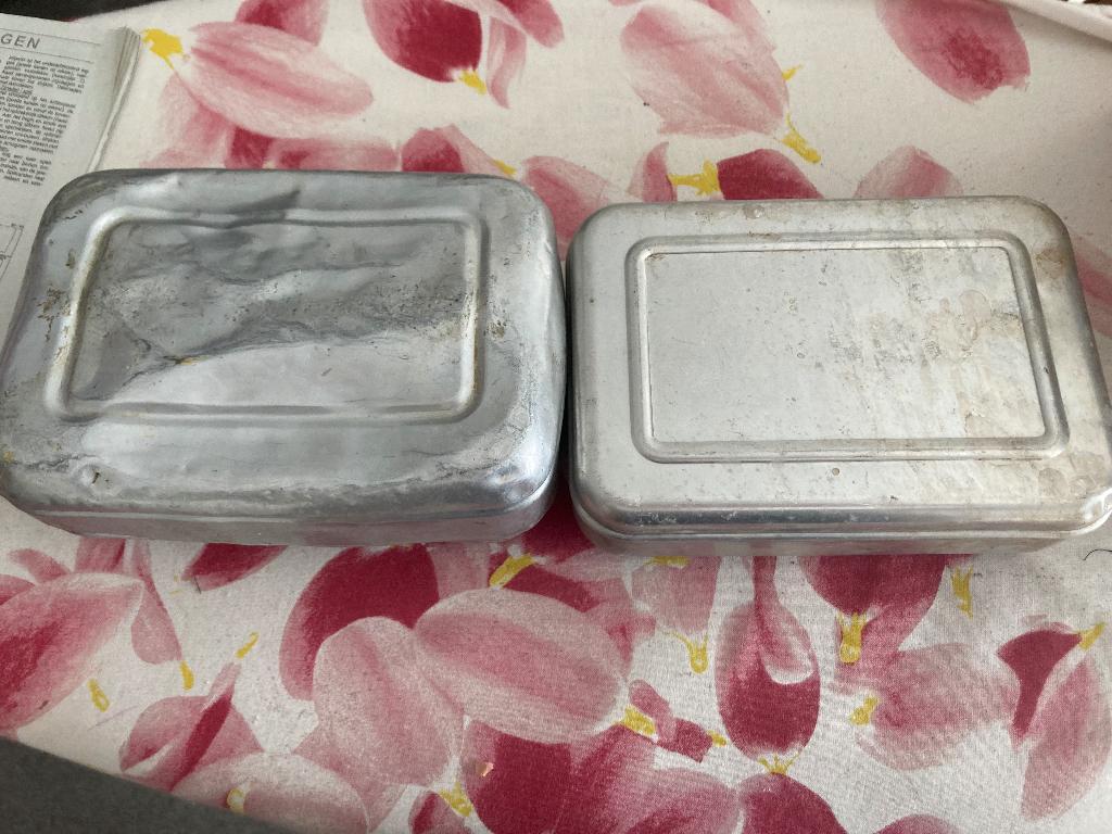 2 vintage brooddozen, Ophalen of Verzenden