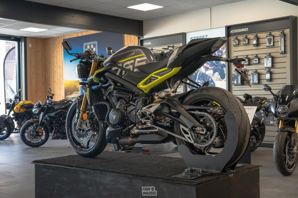 Street Triple Moto2 Edition 716/1000 - Uit stock leverbaar, Motoren, Nieuw, Motorrijbewijs A, Bedrijf, 3 cilinders