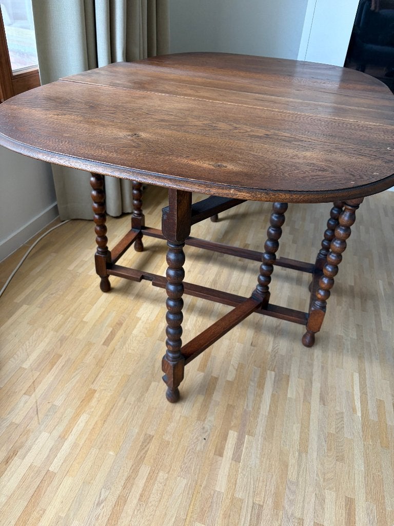 Engelse gateleg klaptafel, Enlèvement