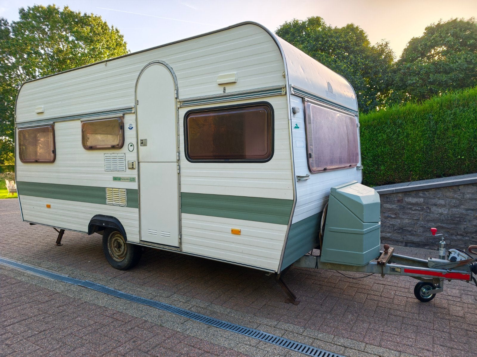 Caravane Château Elite 440 rénovée 1978 Vintage, Jusqu'à 4, Chateau, Roue de secours, 5 à 6 mètres