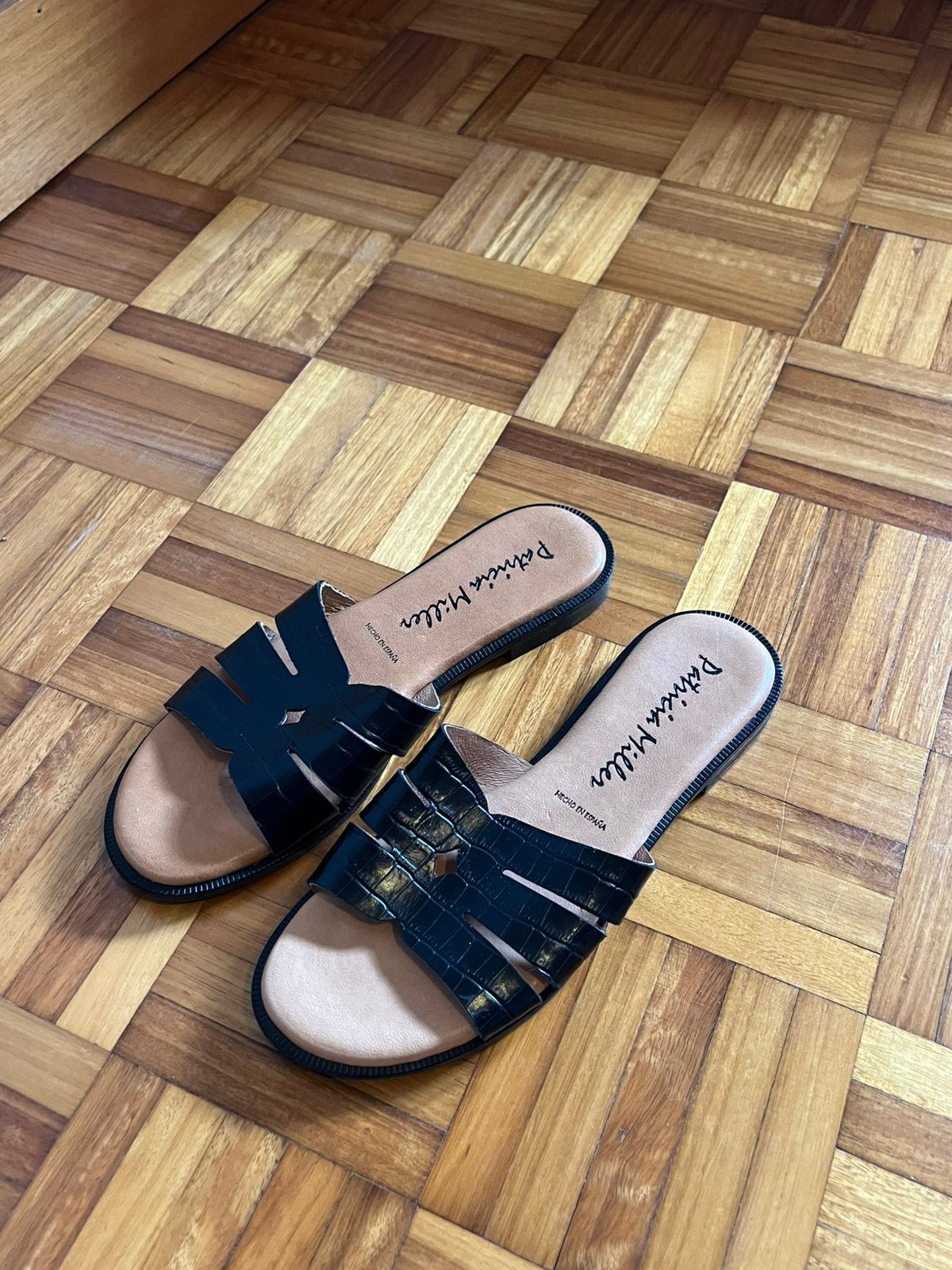 Nieuwe zwarte sletsen  Maat 38   Patricia miller, Kleding | Dames, Slippers, Zwart, Nieuw, Ophalen of Verzenden