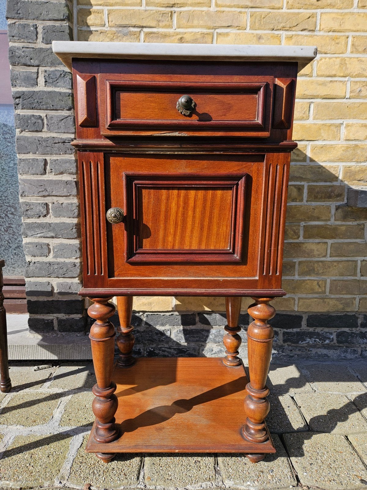 table de chevet, Enlèvement