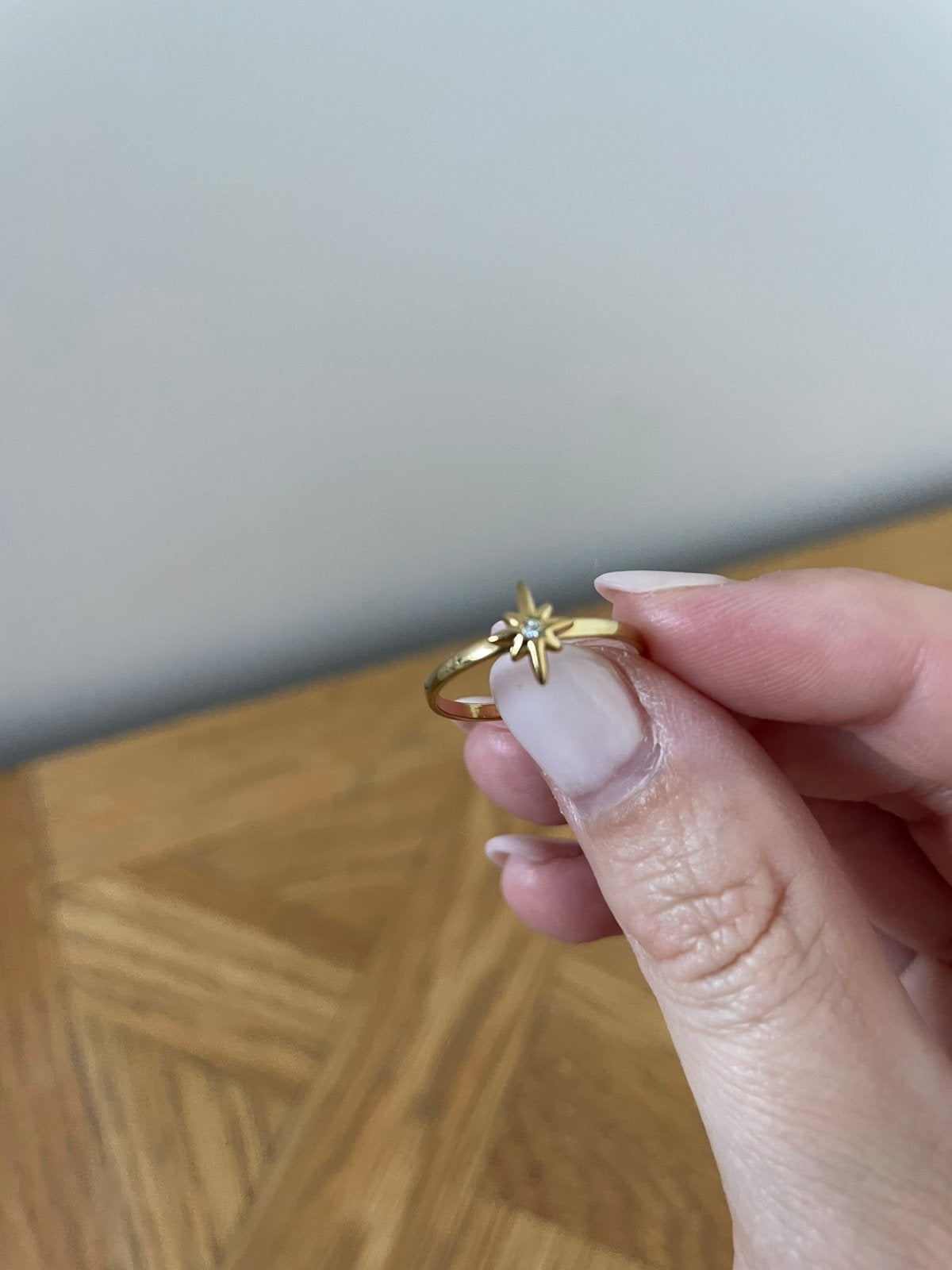 Bague avec étiquette Go Dutch, Bijoux, Sacs & Beauté, Bagues, Enlèvement ou Envoi, Comme neuf, Fer ou Acier, Or