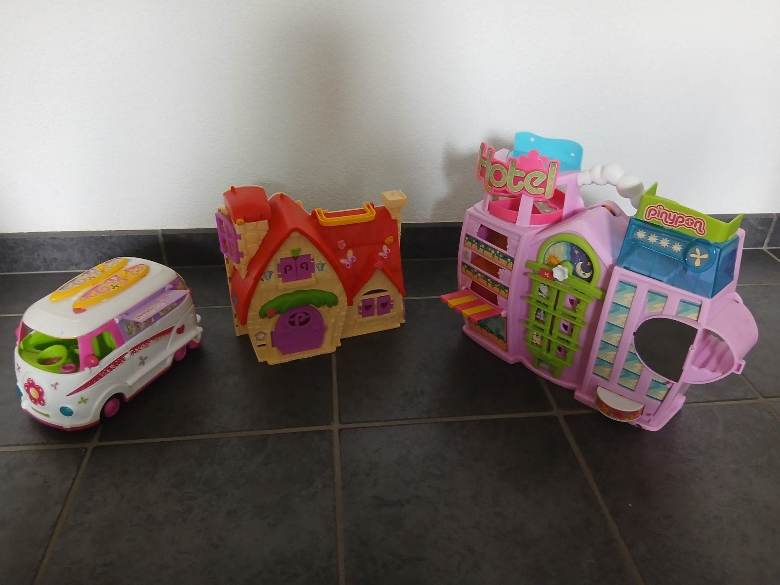 Pinypon speelsets - Sprookjeshuis, hotel en camper, Enlèvement ou Envoi, Comme neuf, Maison de poupées