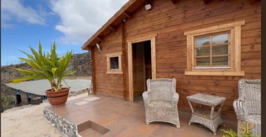 Terrain de 15000m2 avec 6 maisons à vendre à Tenerife Sud, Immo
