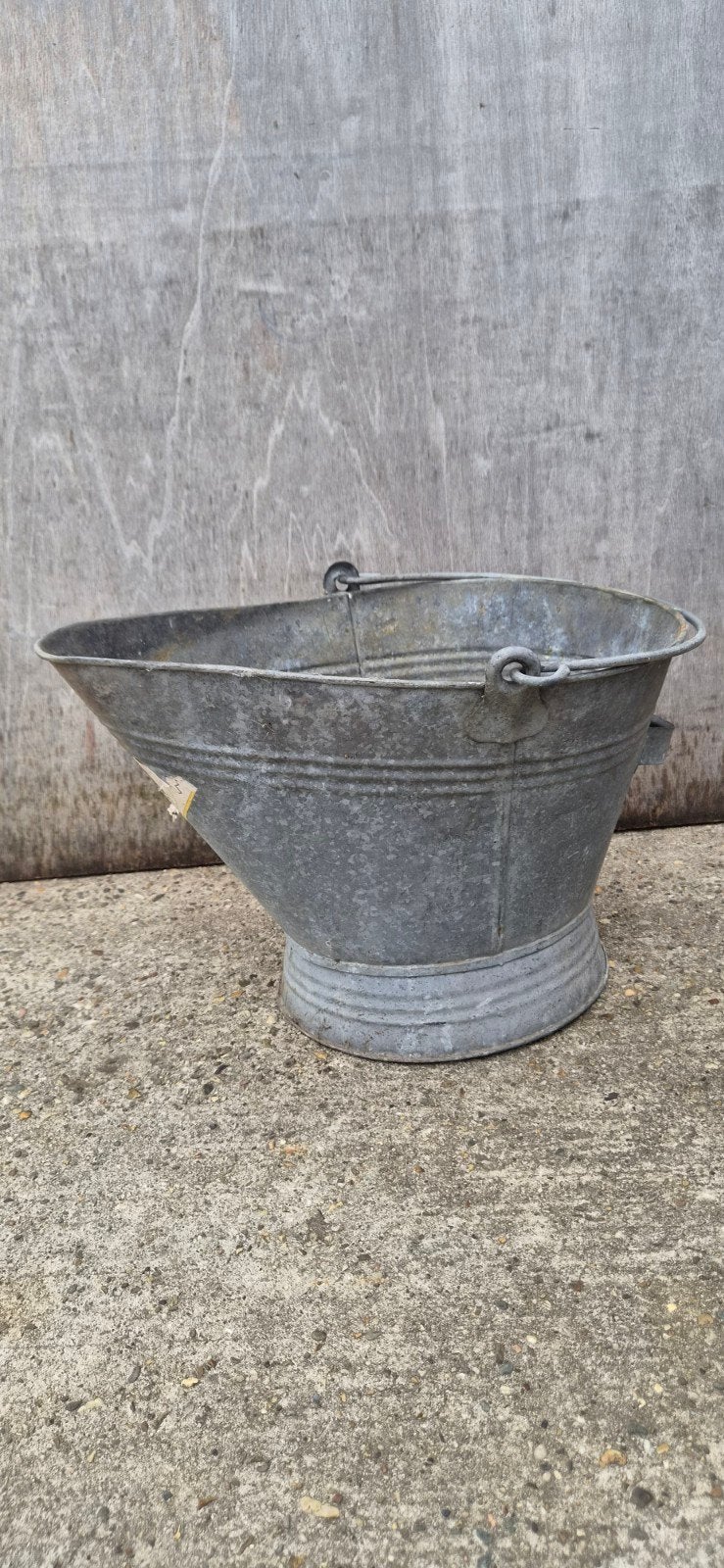 Oude zinken kolenkit met hengsel, Ophalen, ., ., Tuin