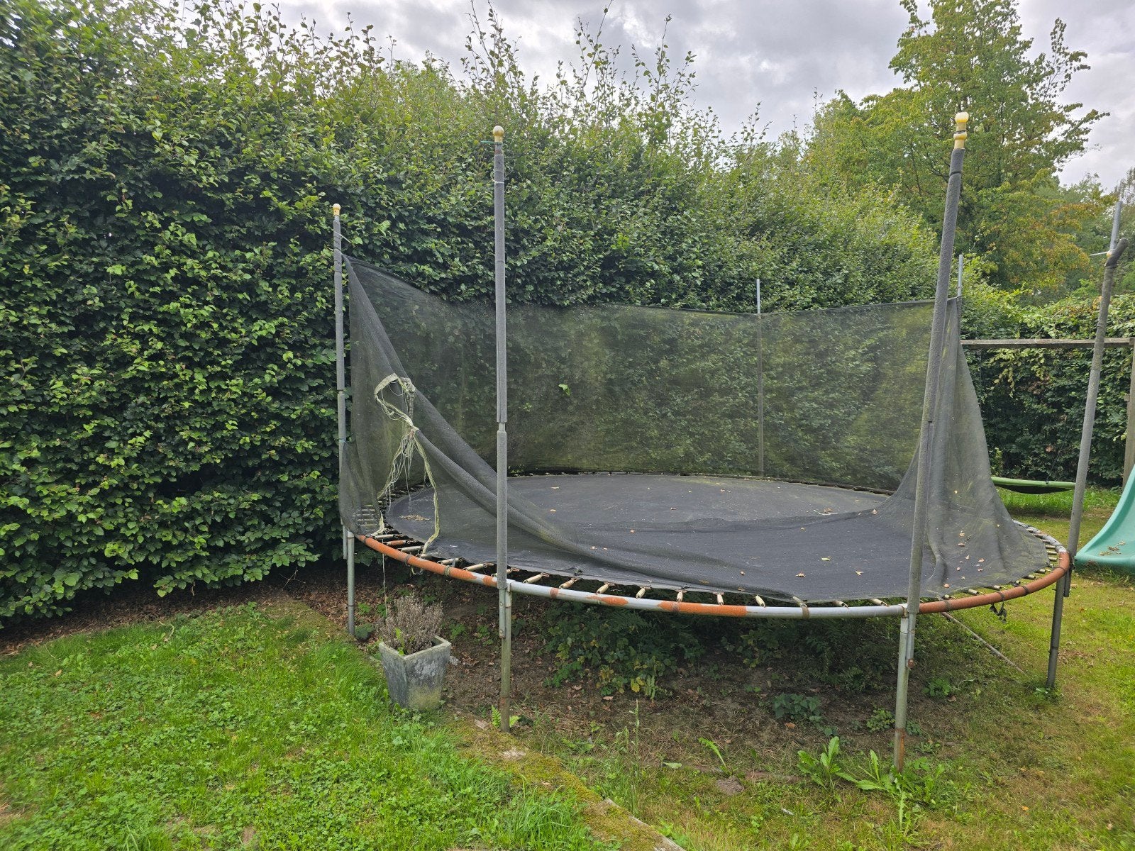 Trampoline- gratis, Enfants & Bébés, Jouets | Extérieur | Trampolines, Enlèvement