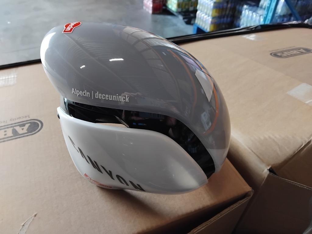 TT helmen, Ophalen