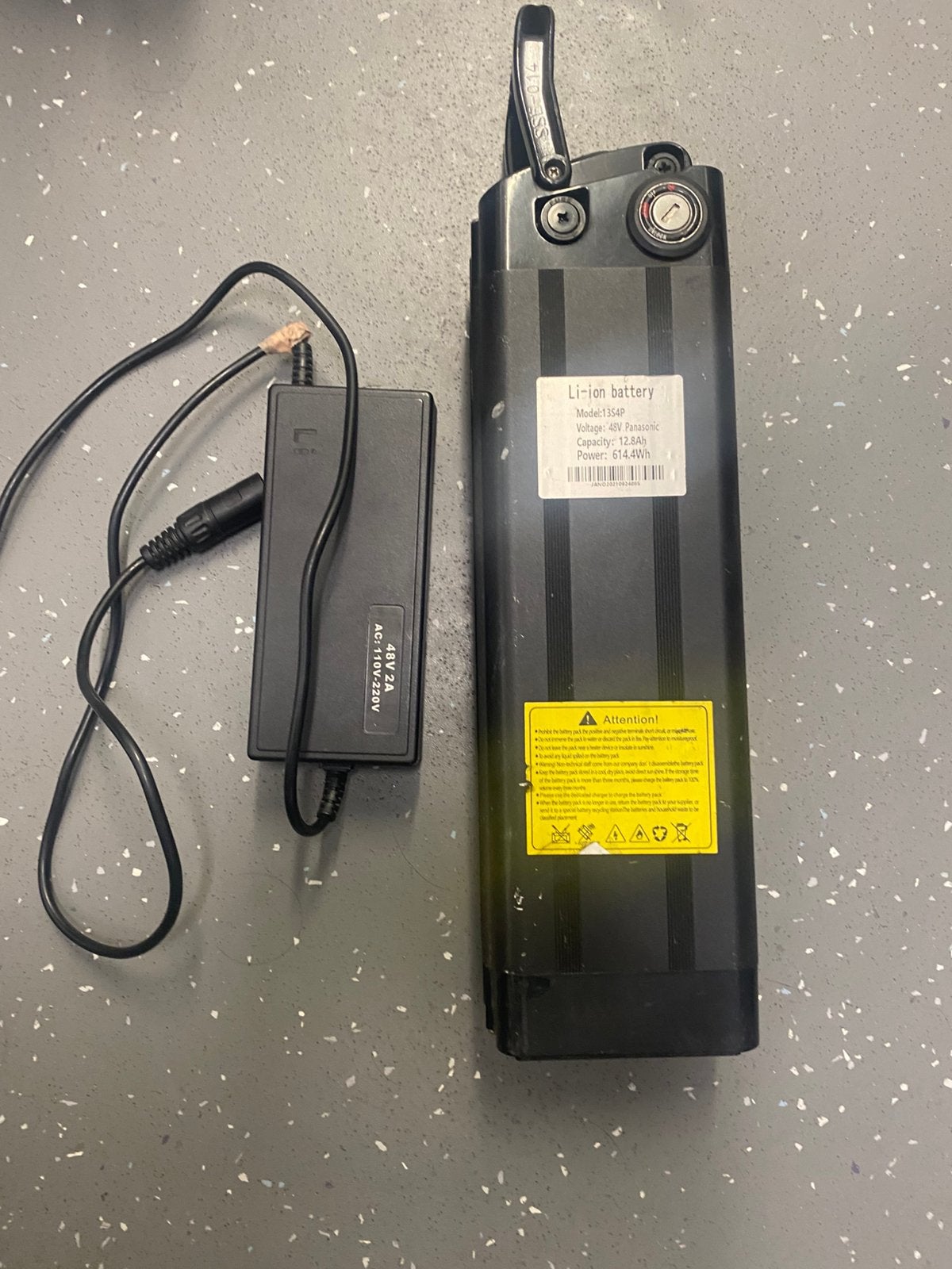 Batterie vélo électrique avec chargeur, Vélos & Vélomoteurs, Utilisé