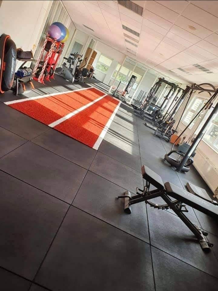 Dalles sol fitness en caoutchouc 1mx1m. Épaisseur 20mm, Neuf, Info@kriden.be, Enlèvement ou Envoi, Belgique